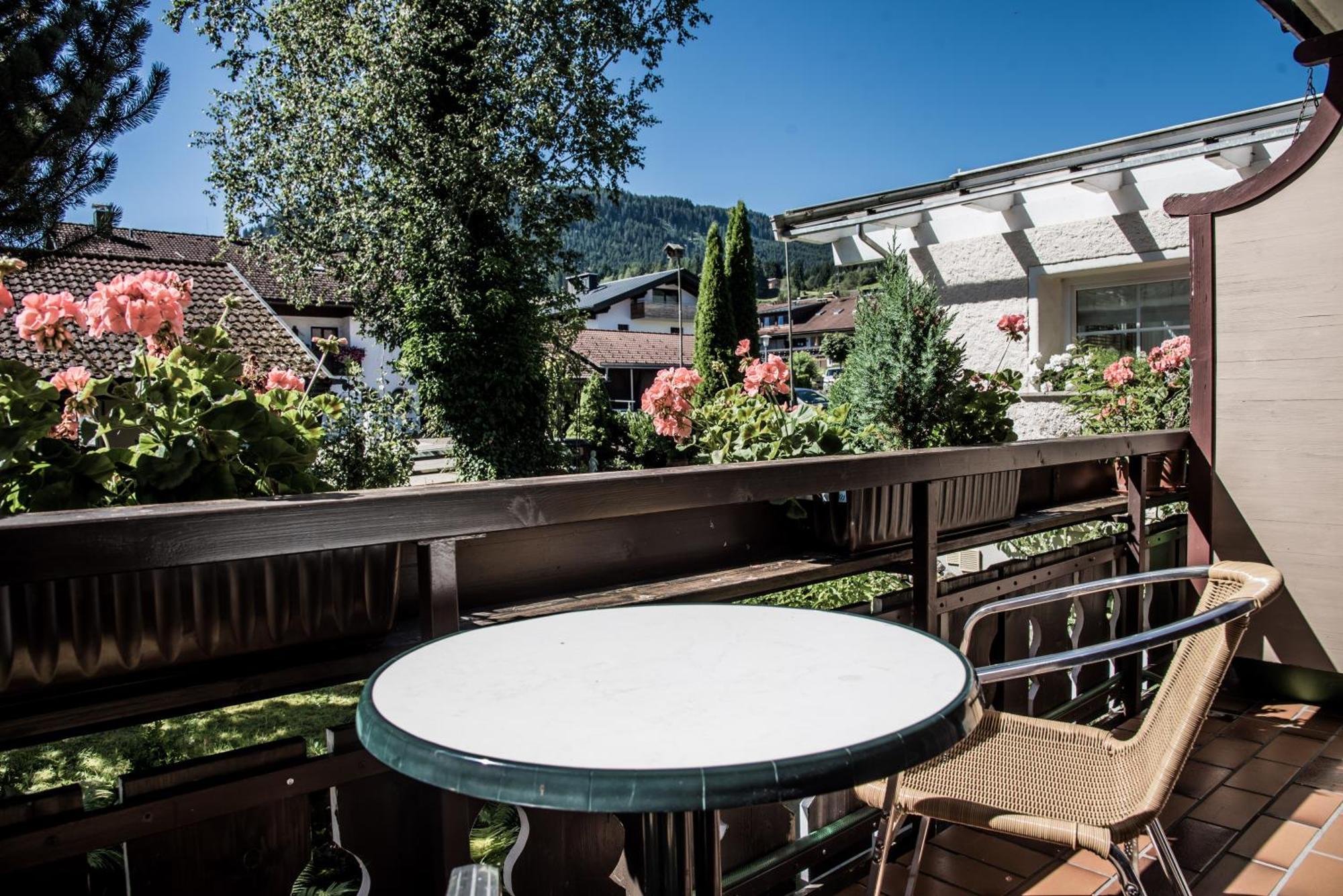 Haus Susanne - Top-Ferienwohnungen - Sommer-Bergbahn Inklusive Obermaiselstein Exterior foto